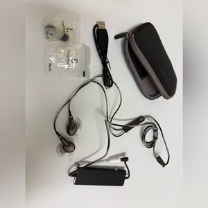Bose Quiet Comfort 20 Noise Canceling Earbuds with Case and Accessories